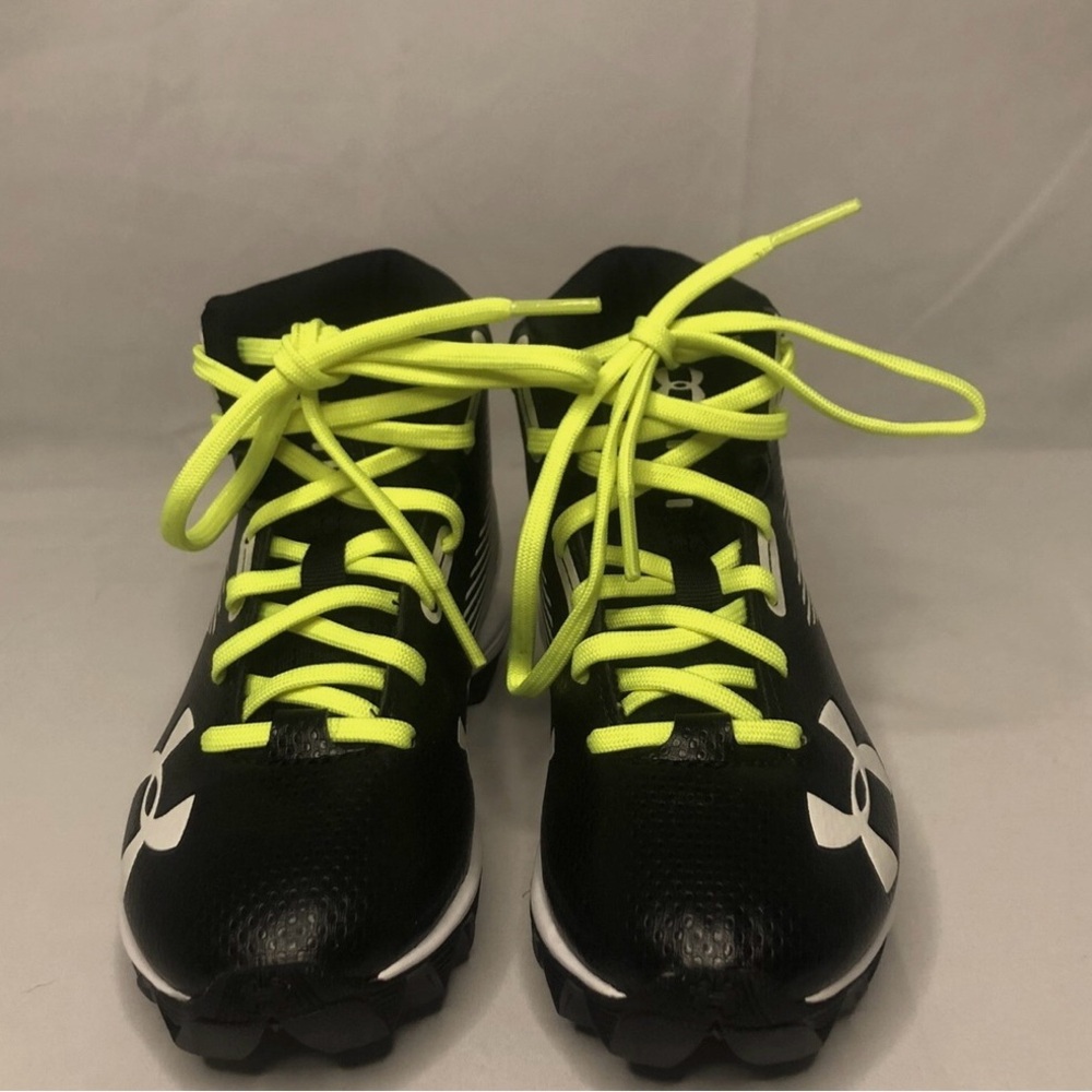 Under Armour Football Boys Black & White Cleats ART Size 2Y